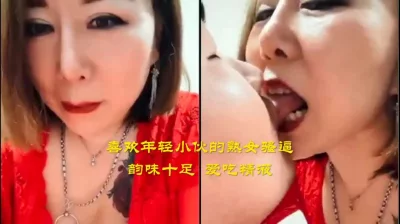 【完整版露脸已更新】黑丝诱惑，舔脚儿奴摸逼扣逼